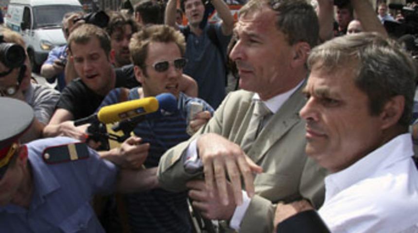 Eşcinsel milletvekili g&ouml;zaltına alındı