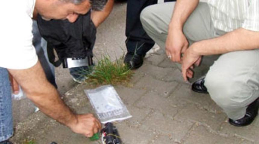 Cep telefonlu bomba d&uuml;zeneği paniğe yol a&ccedil;tı