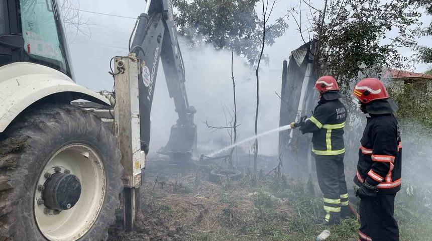 Alevlere teslim olan samanlık k&uuml;l oldu