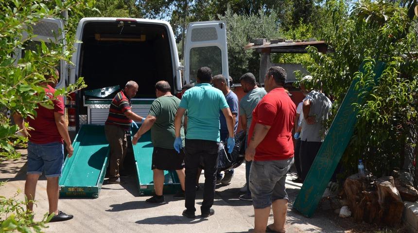 Yemek masasında dehşet! Bahçeye giren komşuları korkunç manzarayla karşılaştı