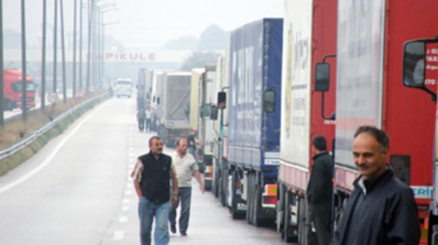 S&uuml;leymaniye'deki saldırı: 1 T&uuml;rk şof&ouml;r &ouml;ld&uuml;