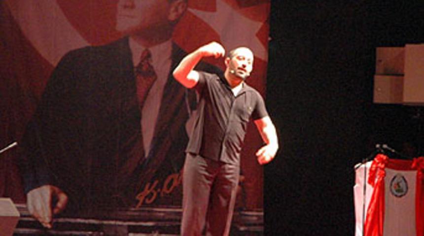 Komutanlar, Cem Yılmaz'la stres attı