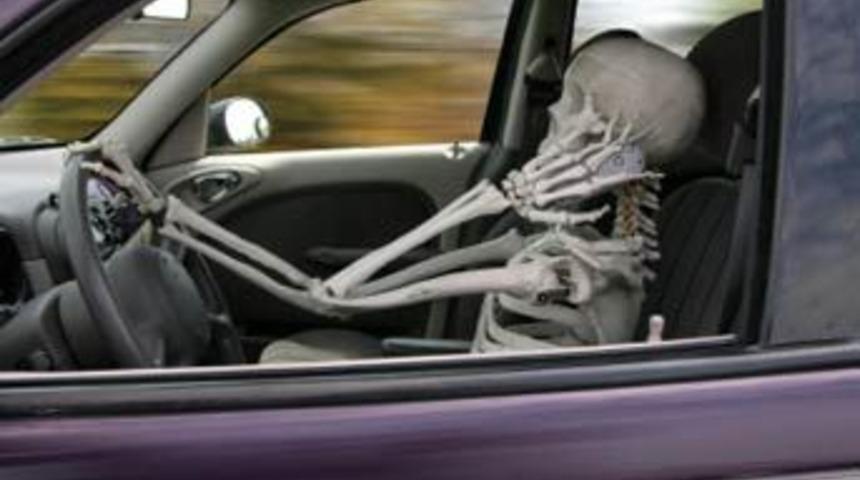 Arabada telefonla konuşmak cep yakıyor