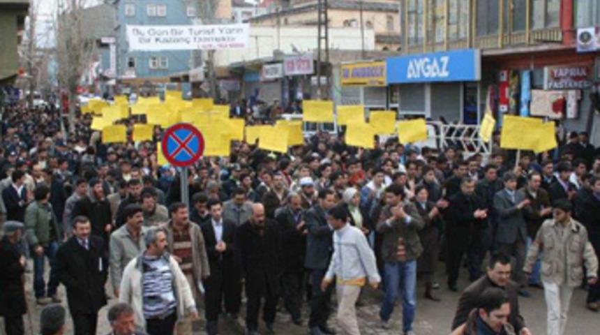 Aşiret&ccedil;ilik ve feodal yapı protesto edildi
