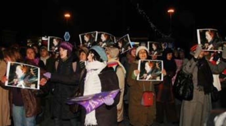 Kadınlar, tacizi protesto etti