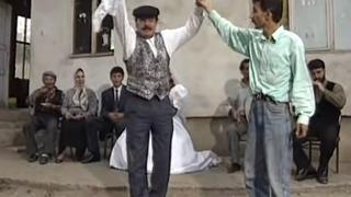 Ferdi Tayfur'un 90'lara damga vuran Fadime'nin Düğünü klibindeki güzel bakın kimmiş! Duyunca çok şaşıracaksınız