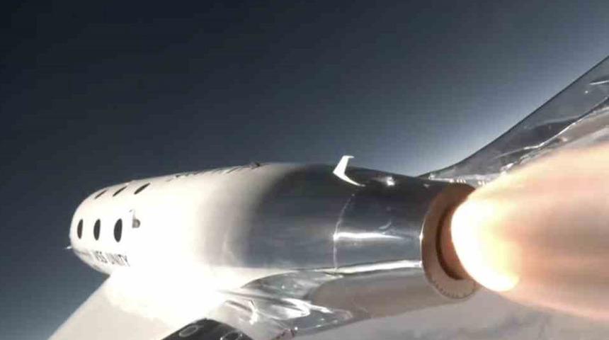 Virgin Galactic uzaya ilk kez turist taşıdı! Yolcuğun bedeli ise dudak uçuklattı