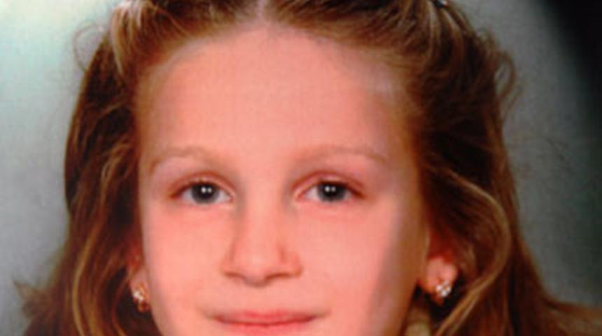 K&uuml;&ccedil;&uuml;k Esra'nın katil zanlısına lin&ccedil; girişimi