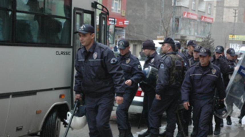 Hakkari'de 2 aile arasında kavga: 3 yaralı