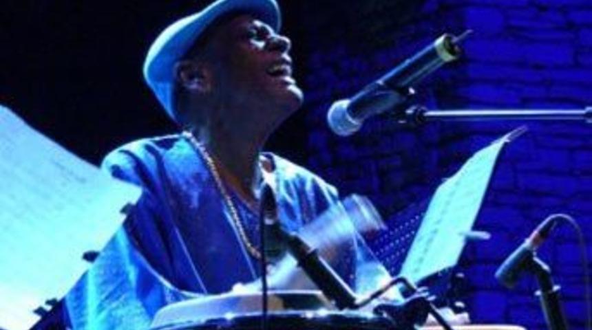 K&uuml;balı efsanevi davulcu G&uuml;ines &ouml;ld&uuml;