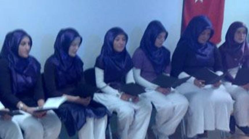 İlahilere kadın yorumu