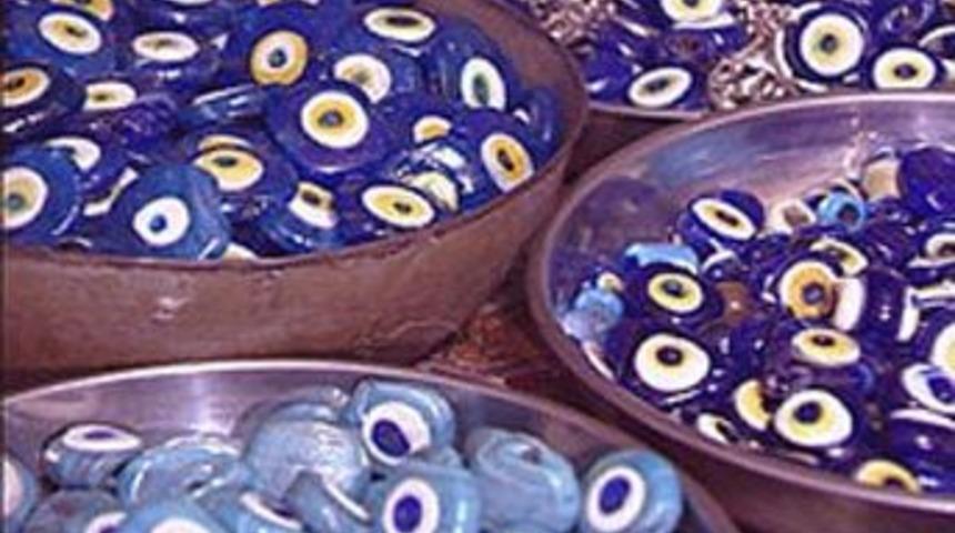 Nazar değmesin diye 9 nazar boncuğu yuttu