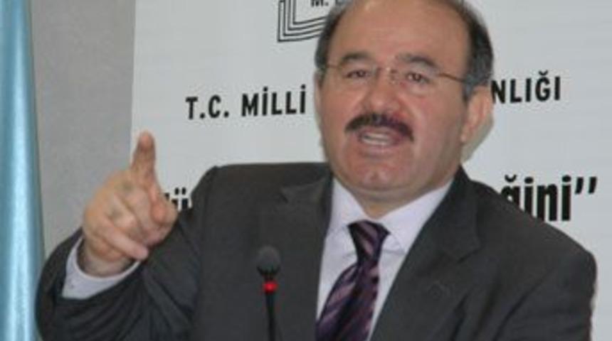 Çelik'ten "Recep İvedik"e gönderme