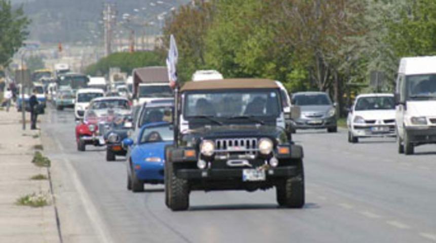 Klasik arabalarla bahar turu