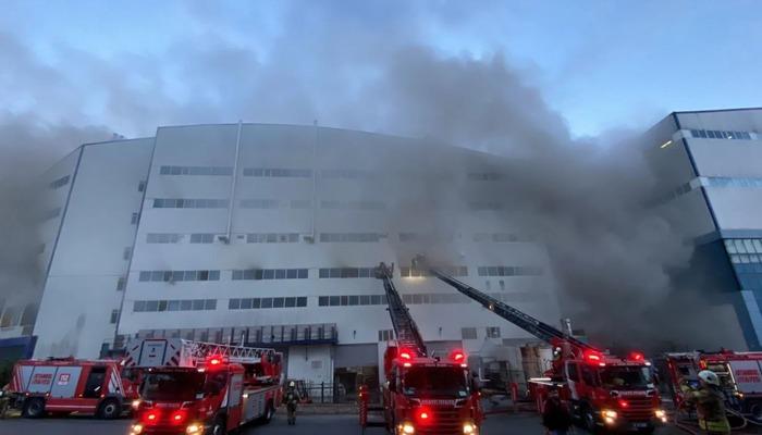 SON DAKİKA | İstanbul’da fabrika yangını! Arnavutköy’deki cam üretim tesisinden dumanlar yükseliyor