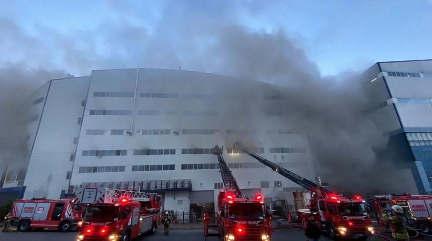 SON DAKİKA | İstanbul'da fabrika yangını! Arnavutköy'deki cam üretim tesisinden dumanlar yükseliyor