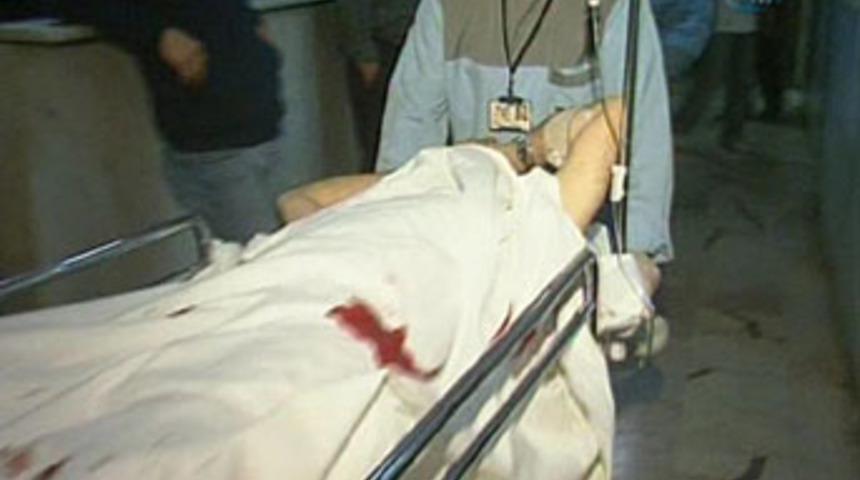 Eşinin dostunu evinde vurdu