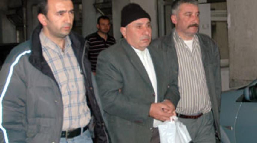 Ev sahibi kiracısını &ouml;ld&uuml;rd&uuml;