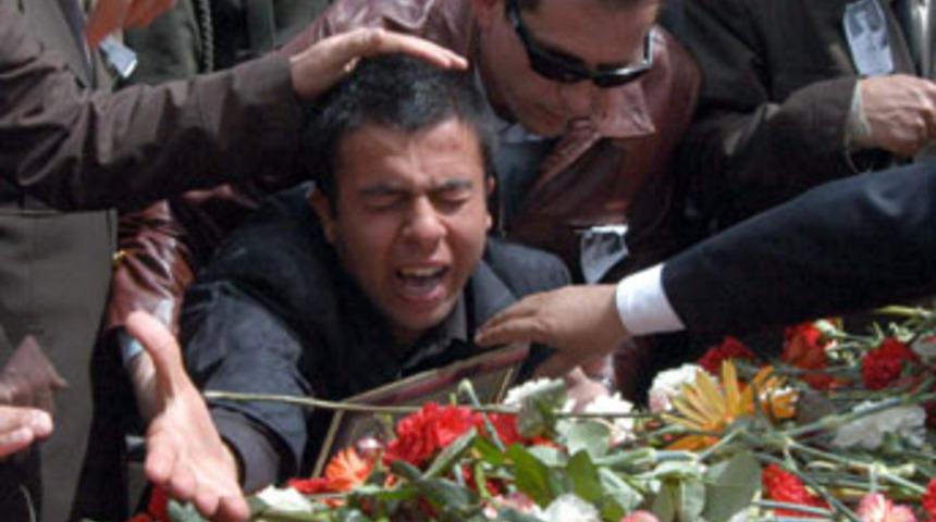 Mardin şehidine ağladı