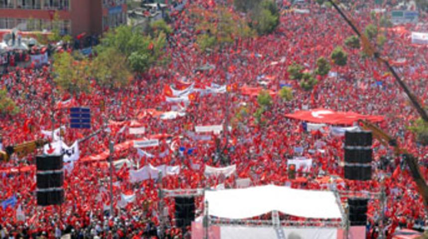 BBC: "T&uuml;rk laikliği i&ccedil;in dev miting"