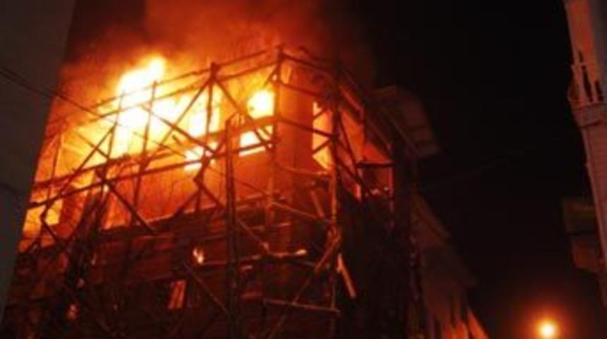 Berlin'de T&uuml;rk ailenin evi kundaklandı