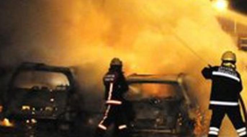 Gazi Mahallesi'nde otob&uuml;se molotoflu saldırı