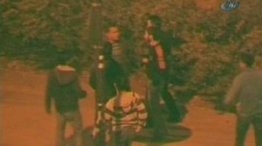 Kavgada bı&ccedil;aklar satırlar havada u&ccedil;tu