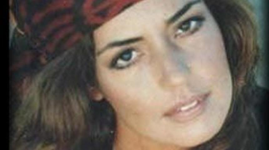 Eski manken Merve İldeniz'in annesi evinde &ouml;l&uuml; bulundu!