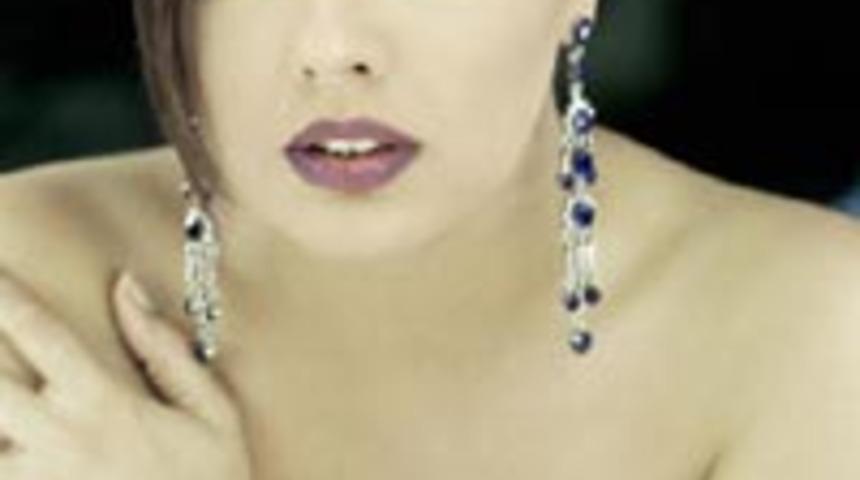 Kına provası yaptı