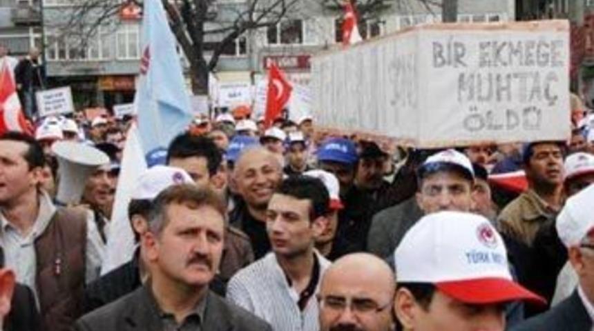 İş&ccedil;i ve memur bug&uuml;n eyleme &ccedil;ıkıyor