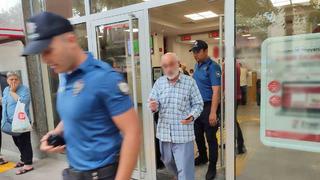 Gelen telefondaki sözlere öyle inandı ki... Bankada '50 bin TL' ısrarı! Polisler müdahale edince...