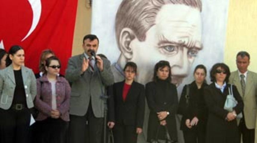 İzmir'de buruk 23 Nisan kutlaması