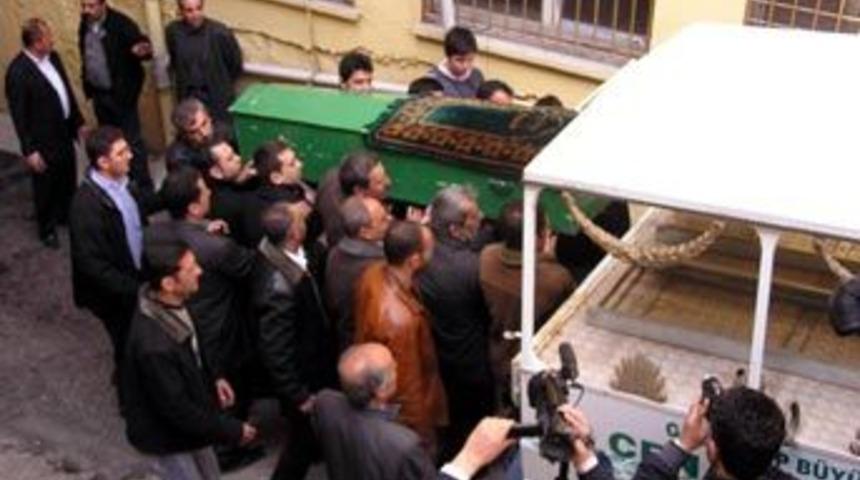 Gaziantep'te trafik kazası: 2 &ouml;l&uuml;, 2 yaralı