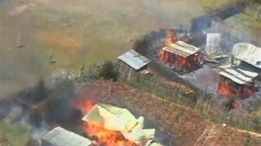 Kenya'da kiliseyi ateşe verdiler: 30 &ouml;l&uuml;