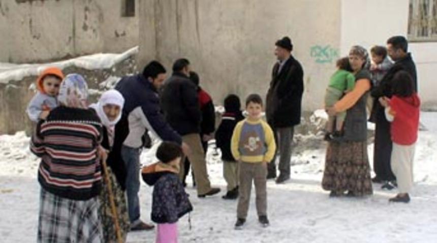 Tutak'ta 8 k&ouml;yde hasar meydana geldi