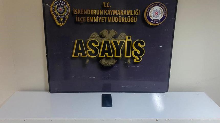 Cep telefonu hırsızı yakalandı! Evde saklanırken...