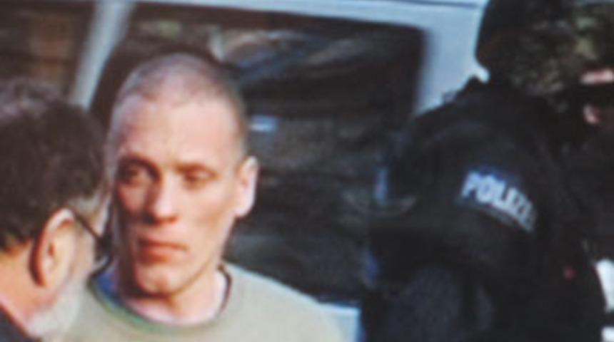 Banka soyguncusu 7 kişiyi rehin aldı