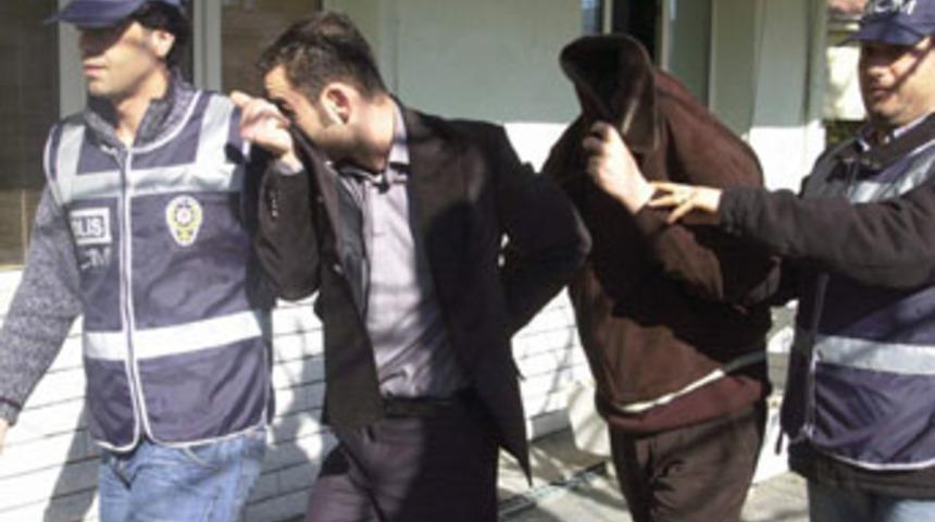 Banka hesaplarını boşaltanlar yakalandı