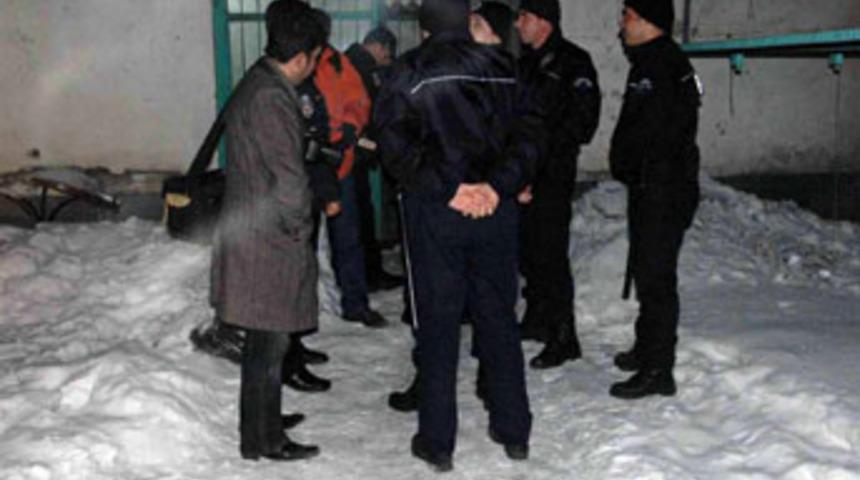 Soyguncular kredi kartlarını gaspetti