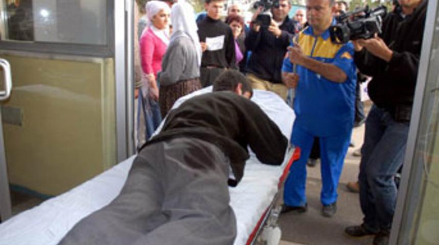 Lisede bı&ccedil;aklı kavga: 3 yaralı