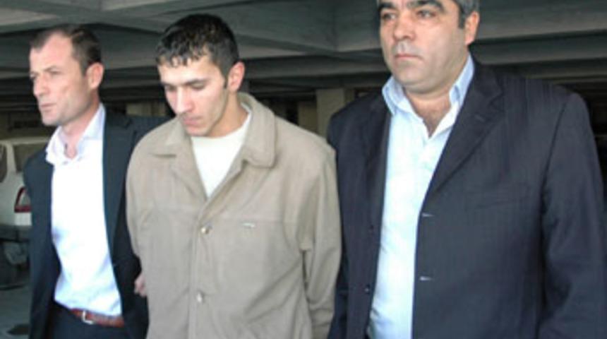 Lise &ouml;ğrencisi 5 YTL i&ccedil;in &ouml;ld&uuml;r&uuml;lm&uuml;ş