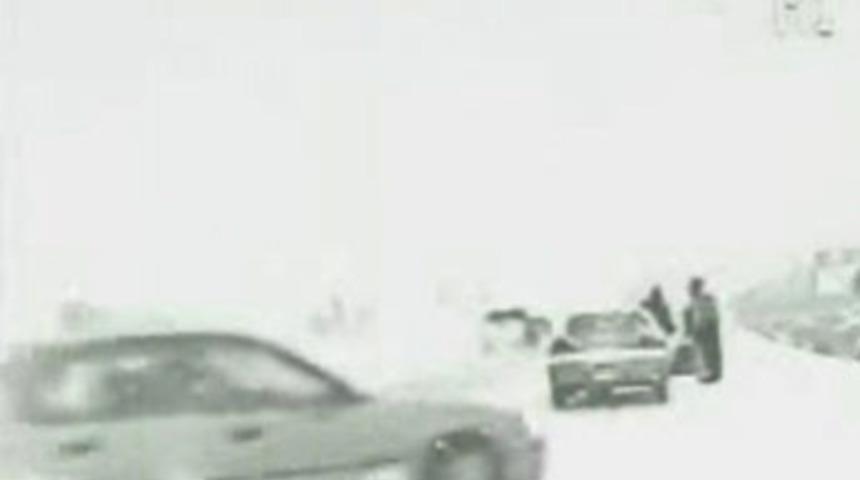 Buzlu yolda s&uuml;rat ve facia