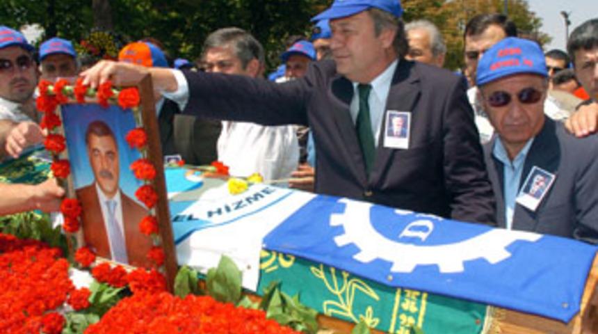 Sendikacı Seren toprağa verildi