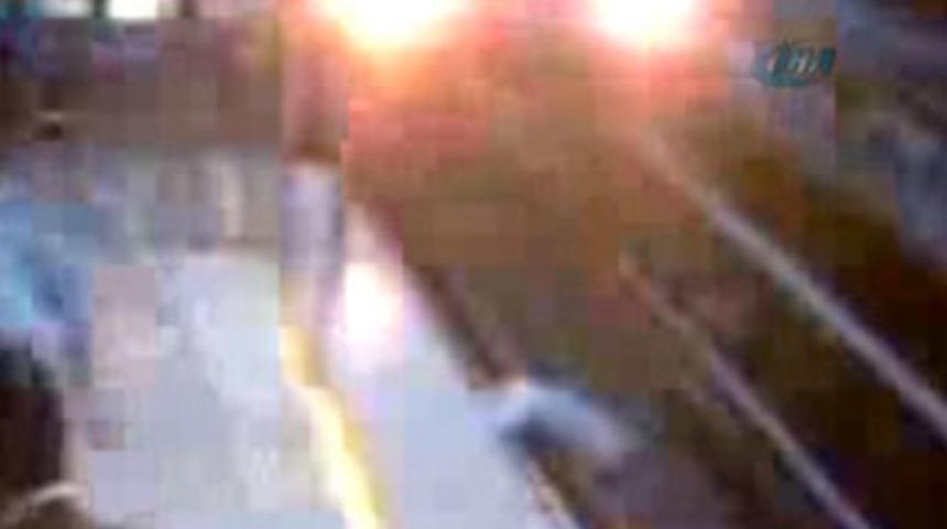 Metroda t&uuml;yler &uuml;rperten intihar sahneleri