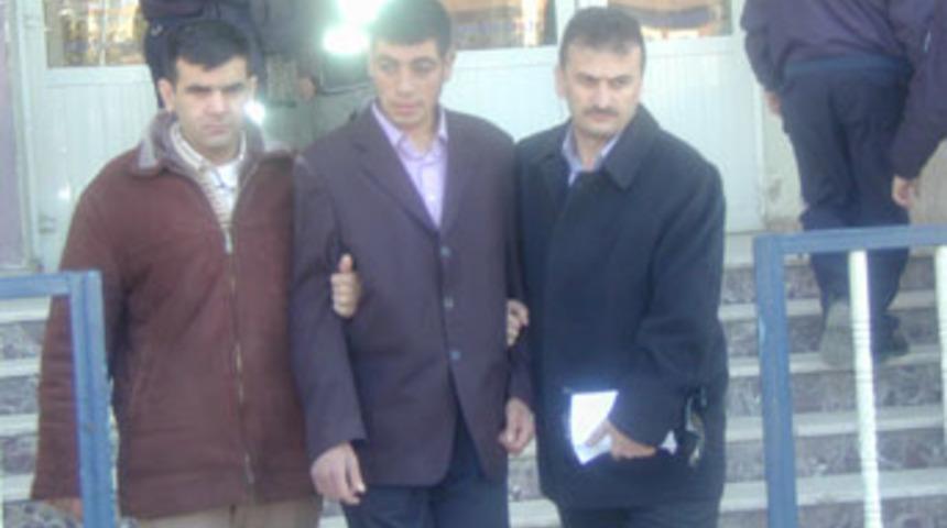 Gen&ccedil; kadına zorla senet imzalatan &ccedil;eteye şok baskın