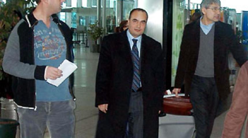 Orhan Pamuk'a koruma verildi