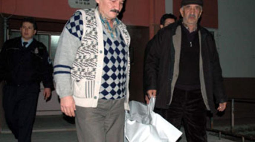 101 yaşında bı&ccedil;akla intihar etti