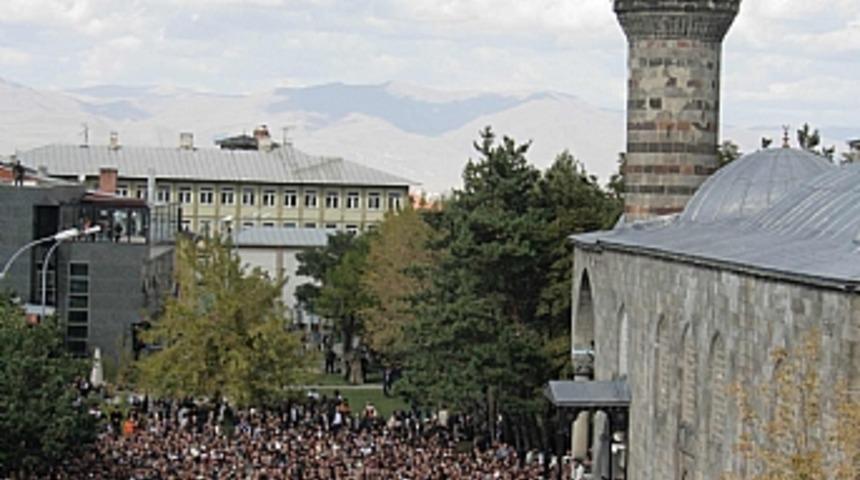 Şehit Uzman &Ccedil;avuşu on binler uğurladı