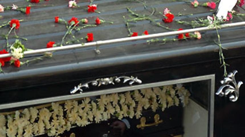 Hrant Dink son yolculuğuna uğurlanıyor