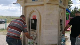 Parktaki çeşme, su israfını önlemek için sembolik olarak ücretlendirildi! Kar etme amacımız yok, uygulama suyun kötüye kullanımını önlemek için